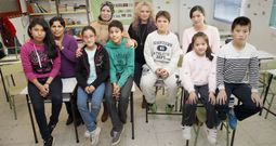 <span lang= es-es >Qui�n es qui�n</span>. De izquierda a derecha, Yudit Hancco con su hija Brenda; a su lado, Nadia Farhane con sus peque�os Ismael y Amina; a su derecha, Viktoriya Shaposhnikova con Daniel, por �ltimo, Ghi Hua Chen con Shi Huan y Zhen Ni. 