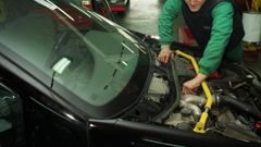 Imagen de archivo de un taller de reparaci�n de coches
