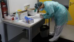 Hasta este martes se han realizado 3.675 pruebas PCR en el Hospital da Mari�a, en una imagen del pasado d�a 8