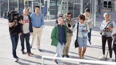 J�come, atendiendo a los medios de comunicaci�n el d�a que fue a declarar por el supuesto atropello a un polic�a local.