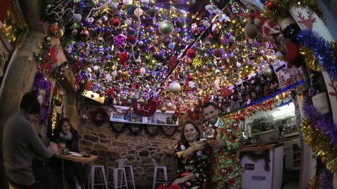 Davison Narvez y Dborah Escurs emplearon cinco das de sus vacaciones para decorar su bar.