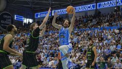 Andric en una acci�n de lanzamiento a canasta del partido ante el Joventut