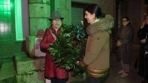 DIA MUNDIAL CONTRA EL CANCER. OFRENDA FLORAL DE LA ASOCIACION CONTRA EL CANCER DE RIBEIRA