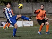 El Volantes, de naranja, perdi� en su salida ante el Baio.
