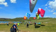 Primer Campaonato de Parapente en el Lago de As Pontes