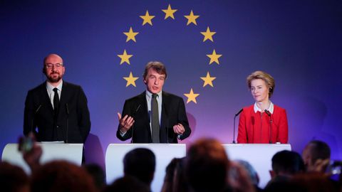 De izquierda a derecha, los presidentes del Consejo Europeo, Charles Michel; de la Euroc�mara, David Sassoli; y de la Comisi�n Europea, Ursula von der Leyen