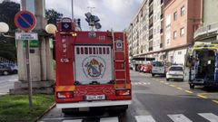 Imagen de archivo del cami�n de los bomberos de Boiro en la avenida de la Constituci�n durante una actuaci�n.