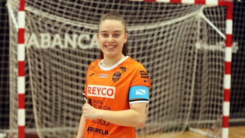 <span lang= gl >Cris Blanco, unha d&aacute;s capit&aacute;s laranxas, loce ou brazalete non Vista Alegre.</span>