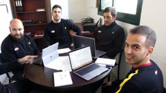 Borja Jim�nez, en una reuni�n con los t�cnicos del R�pido