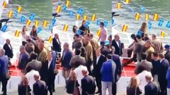 Tropiezo de la reina Letizia en Llanes