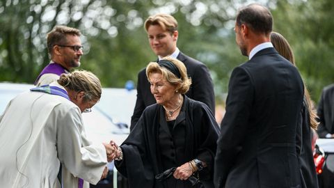 La reina Sonia en el funeral de su marido, el rey Harald V de Noruega, rodeada de su familia