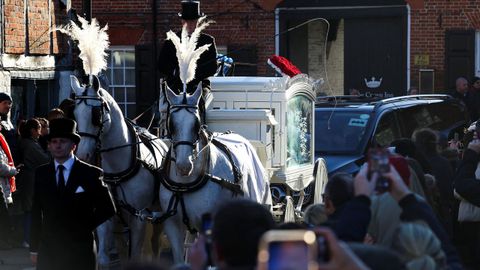 Un carruaje transporta el fretro de Liam Payne 