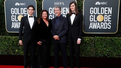 Pierce Brosnan, junto a su mujer Keely Shaye Smith y su dos hijos, Dylan y Paris