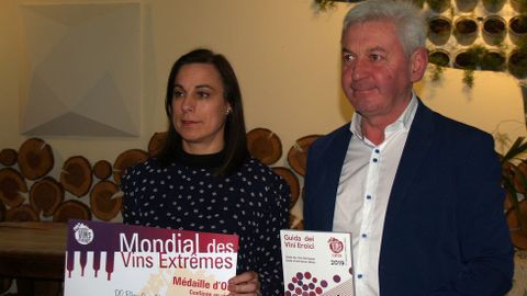 La representante de Regina Viarum recoge la distinci�n que obtuvo la bodega en el concurso internacional