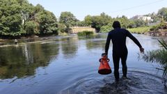 Un bi�logo de la Xunta hizo prospecciones el lunes en la zona del caneiro afectada por las obras