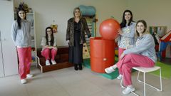 arteixo.Equipo multidisciplinar. De izquierda a derecha, Raquel, logopeda, Giovana, tambi�n logopeda, In�s Ramos, la concejala de Servizos Sociais, Sandra Iglesias, la psic�loga y directora del centro y Laura, la fisioterapeuta