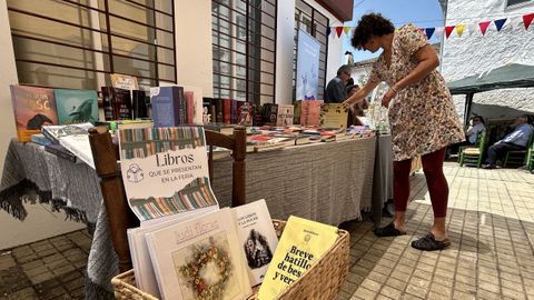 Feira do libro en Navahermosa, unha localidade de trinta habitantes na onubense serra de Aracena.