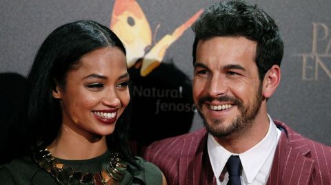 Se enamoraron durante el rodaje de �Palmeras en la nieve� y estuvieron juntos cerca de 3 a�os. Ahora el actor acaba de abandonar el piso que ambos compart�an en Madrid y se rumorea que podr�a tener una relaci�n con la modelo Dalianah Arekion..Mario Casas y Berta V�zquez