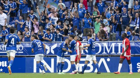 Los jugadores del Oviedo celebran uno de los goles al Almer�a en el partido de la primera vuelta