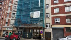 Obras de rehabilitaci�n en la calle Marcos Pe�a Royo de Oviedo.
