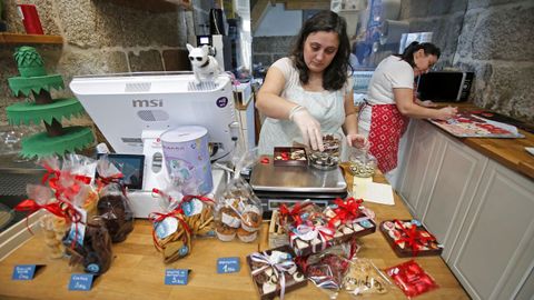 Sabela Faria, hermanda de Lidia, propietaria de la Artesa