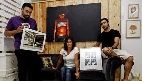Chas, Rebeca Cierto yFran Migu�ns, tres de los artistas del grupo que exponen en Portal 48.