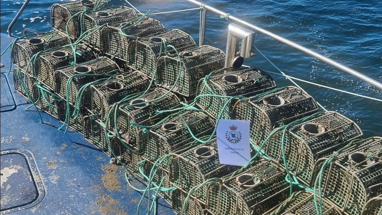 Gardacostas retira 371 nasas caladas irregularmente y 63 cacharros