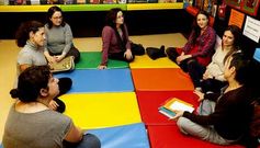La biblioteca p�blica �nxel Casal acogi� el primer encuentro de las madres embarazadas.
