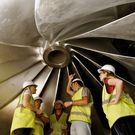 <span lang= es-es >Turbina</span>. La de San Esteban II es una de las dos m�s potentes de la Europa occidental. El caudal nominal es de 200 megavatios por segundo.