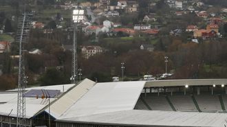 Las luces de A Malata, en la imagen en la ma&ntilde;ana de este viernes, se encienden de manera autom&aacute;tica a cualquier hora.