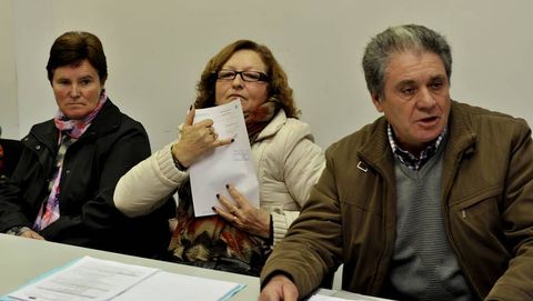 Algunos de los afectados, en el acto de ayer en Cee