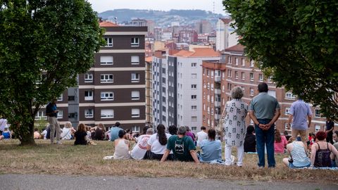 Eclipse total en Asturias desde el Parque de los Pericones, en Gij�n