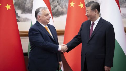 El presidente de China, Xi Jinping, en su reunin con el primer ministro de Hungra, Viktor Orbn.