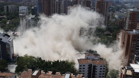 Unas 1.600 personas se concentraron para ser testigos de la demolici�n del fort�n de Escobar durante un acto encabezado por el presidente colombiano Iv�n Duque