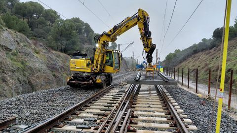 Este viernes empezaron los trabajos para reponer la v�a en Adamuz