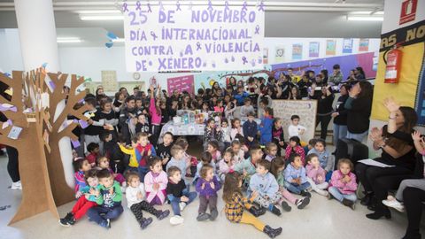 Conmemoracin del 25N en el colegio Xesus San Luis Romero (Carballo)