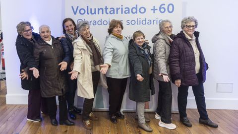 Voluntarias del Espazo +60 de Afundaci�n en Ferrol que participan en el mercado solidario.