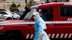 Sanitario durante la evacuaci�n de casos sospechosos de hantavirus.