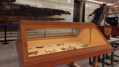 Una nueva vitrina exhibe restos desincrustados del pecio de la Magdalena durante su restauraci�n