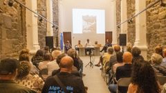 La Capela do Pilar estaba llena de vecinos para poder conocer el proyecto y preguntar dudas.