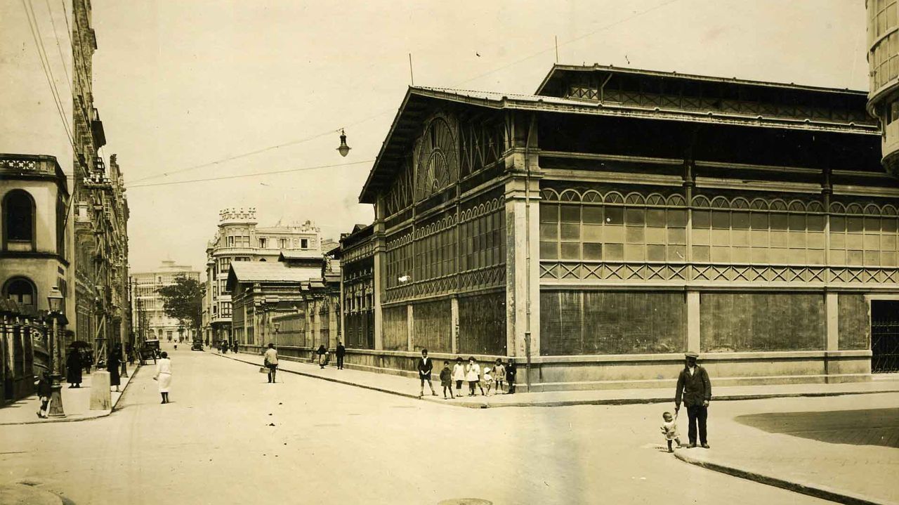 El mercado de la plaza de Lugo de A Coruña cumple 20 años desde su reforma integral
