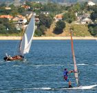 La r�a es ideal para la pr�ctica del windsurf y la vela. 