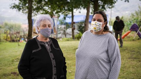 Chus Agregn, enfermera jubilada, y su hija Sonia, sociosanitaria