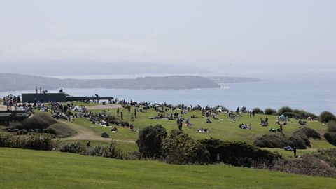 Asistentes en el monte de San Pedro horas antes del eclipse total