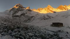 Amanecer helado en el refugio del Meic�n.Amanecer helado en el refugio del Meic�n
