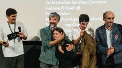 El director Miguel A. Delgado -segundo por la izquierda-, en la presentacin de San Simn en el Festival de San Sebastin.