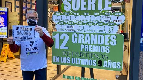 El mismo lotero, nada ms arrancar el sorteo, cuando se enter de que haba entregado un quinto premio. Es una alegra enorme madrugar as. Esperamos que sea solo el principio pero estamos ms que ilusionados porque es un ao super especial, asegura el lotero Benjamin Martinez.