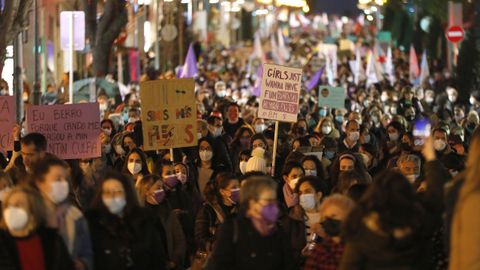 Las calles viguesas se tieron de morado.