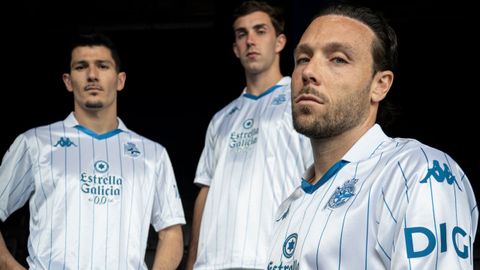 Loureiro, Barcia y Jos&eacute; &Aacute;ngel posan con la nueva camiseta