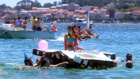 Festa da Dorna: Rejata de Embarcasi�ns feitas a machada e pan de millo na playa de Coroso